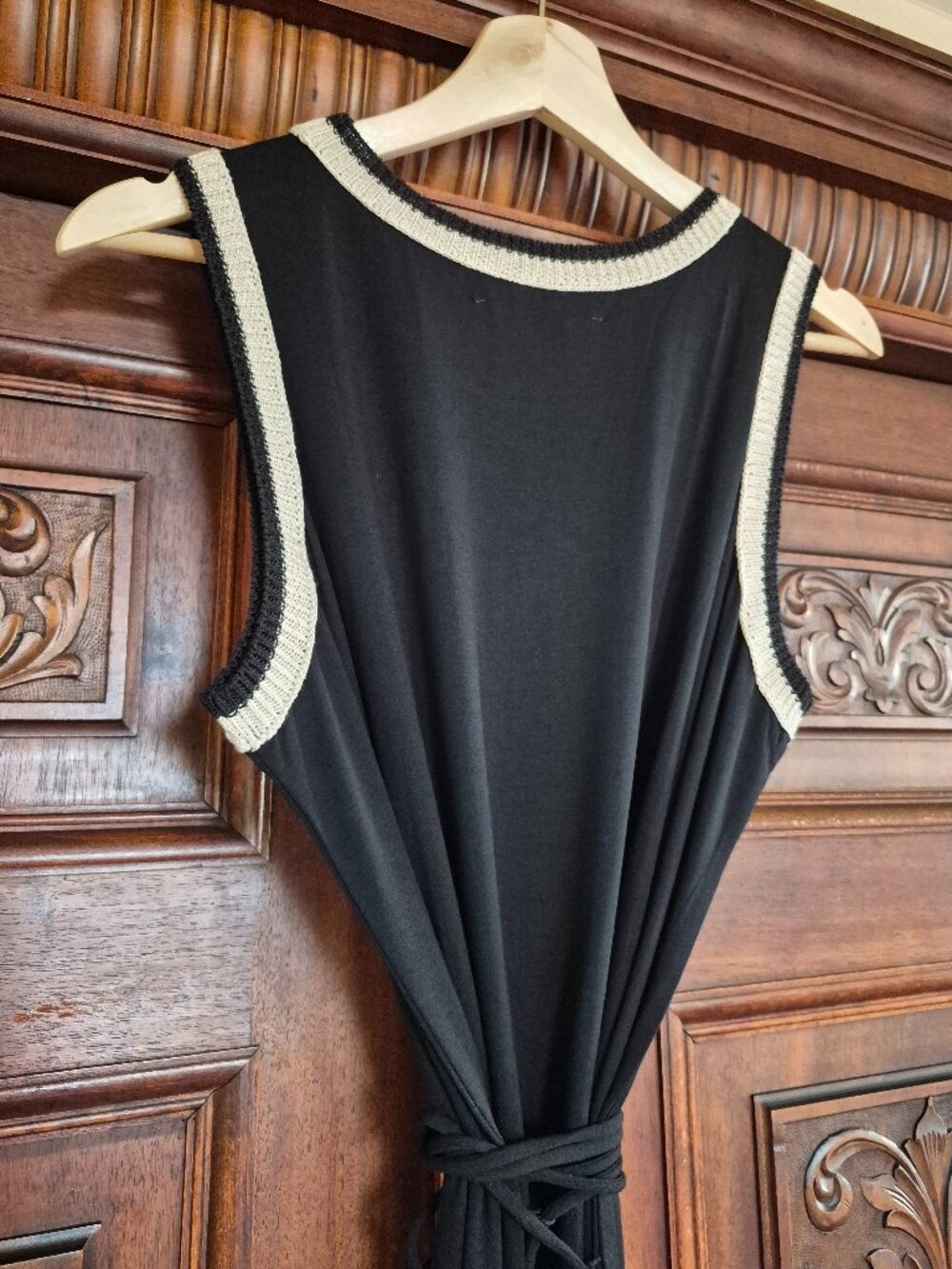 LIKE NEW Loft Midi Dress - Picture 8 of 10